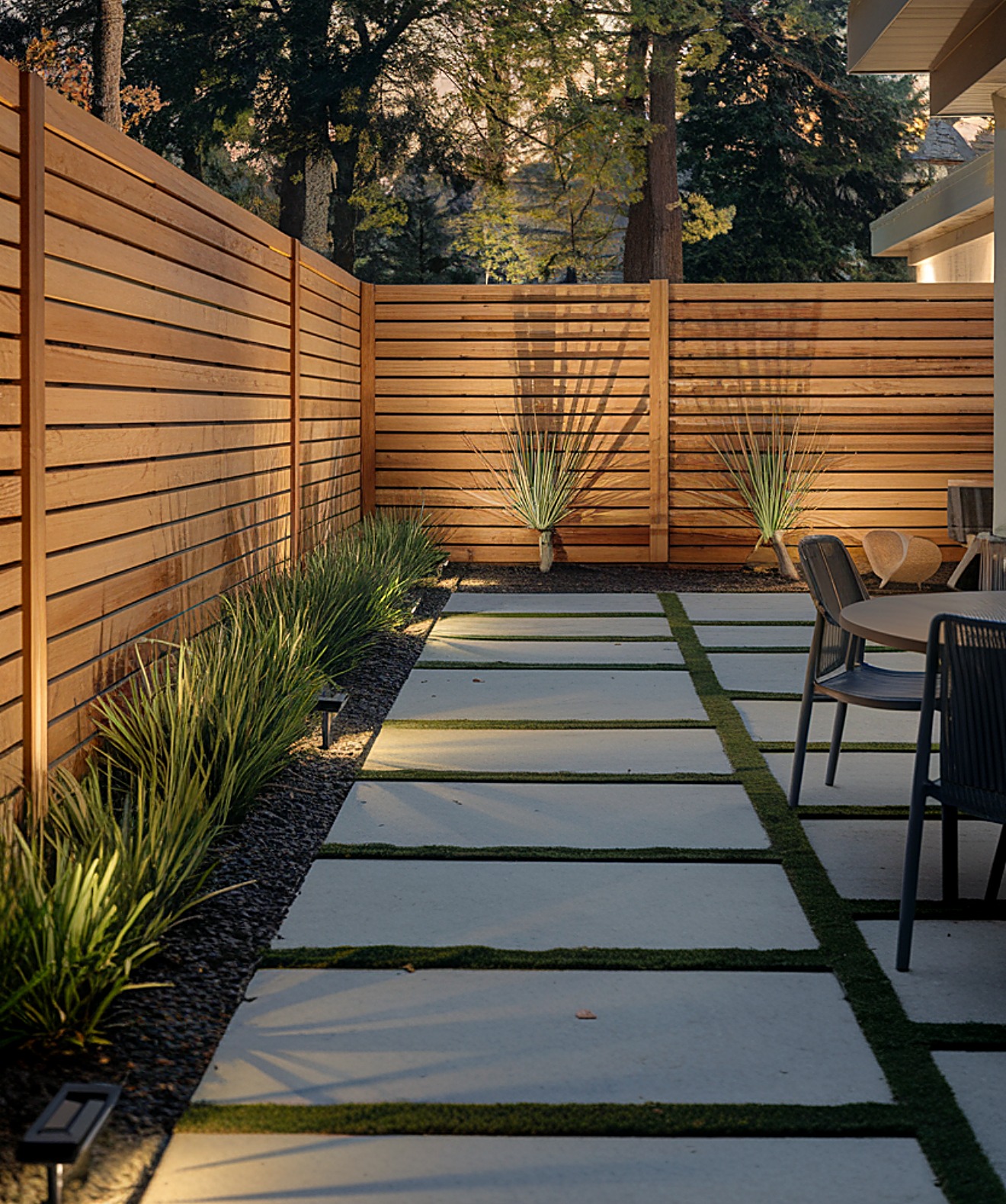 Horizontal cedar privacy fence around a modern patio